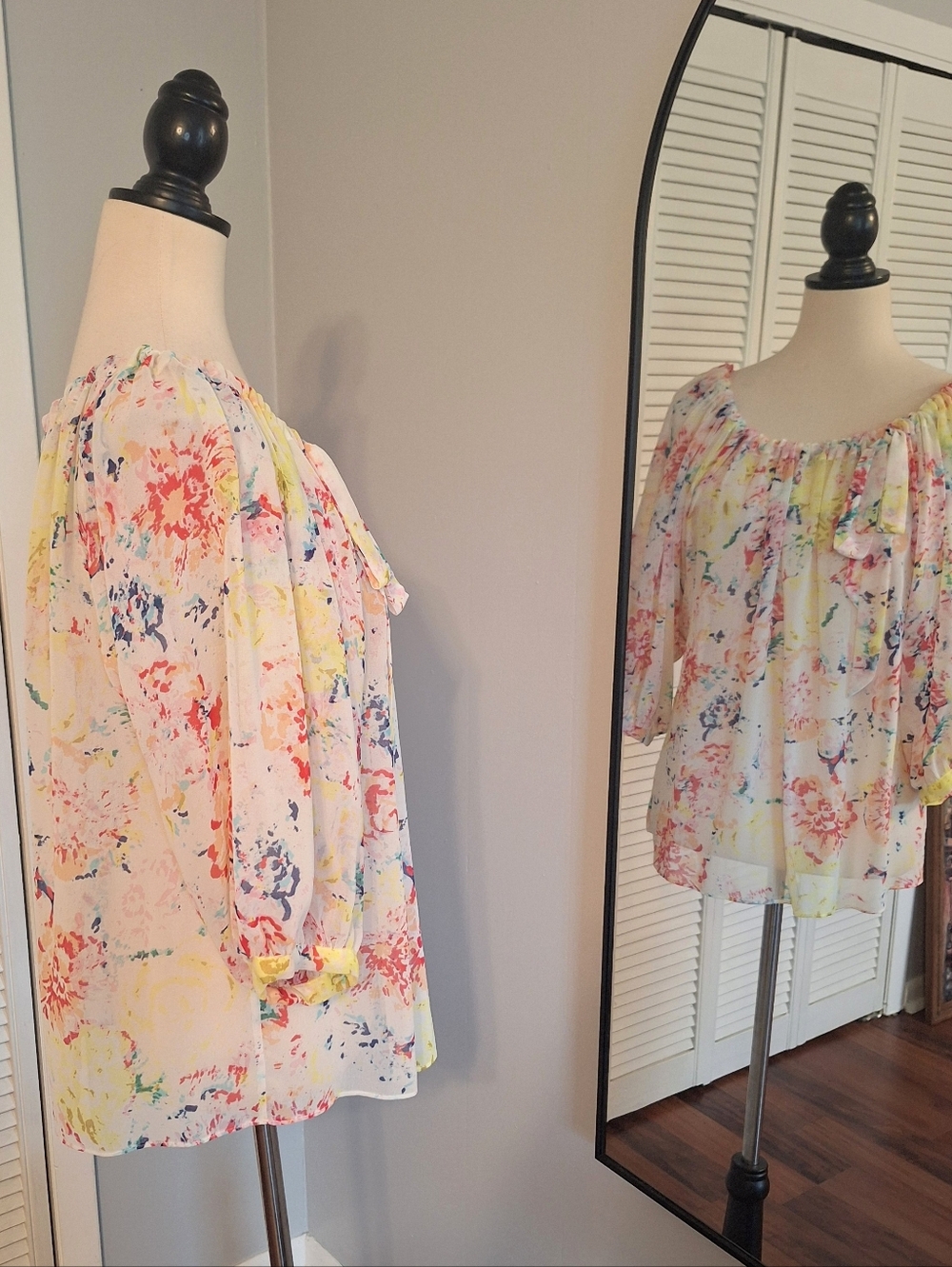 CAbi Sheer Watercolor Floral Blouse Medium - Picture 4 of 6